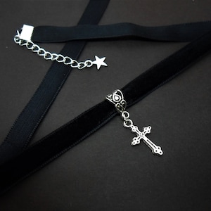A ladies/girls black velvet 10mm (half inch) choker cross charm necklace.