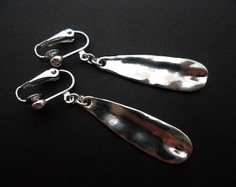 A pair of pretty hand made tibetan silver teardrop dangly clip on earrings. new.