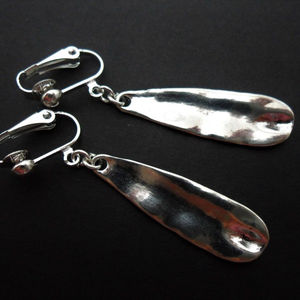 A pair of pretty hand made tibetan silver teardrop dangly clip on earrings. new.