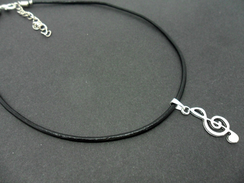 A leather cord 13-14 tibetan silver treble clef musical note charm choker necklace.