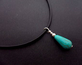 Un cuir de cordon de 13"- 14" en forme de larme turquoise breloque Collier Tour de cou.