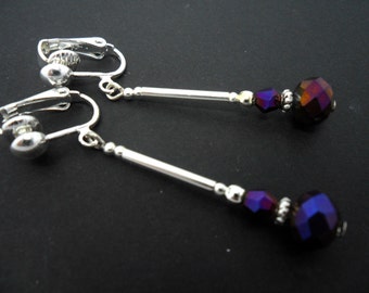 Orecchini pendenti CLIP, viola e oro, metallo placcato oro, cabochon di gemma di ametista, vetro di cristallo sfaccettato, design francese - Italia