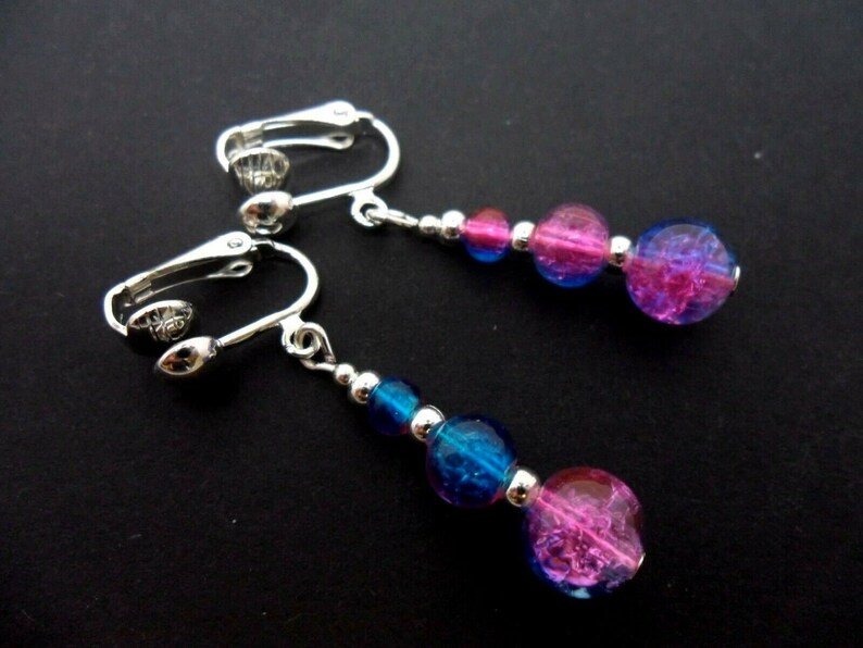 New. A pair of hand made dangly pink /& blue crackle glass bead clip on earrings