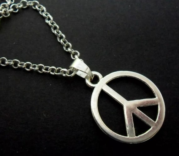 A Lovely Tibetan Silver Peace Sign Pendant Necklace. 18