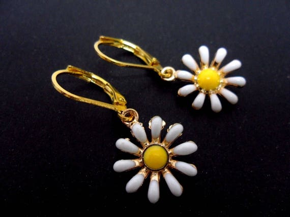 NEW. A PAIR OF DANGLY GOLD COLOUR HEART LEVERBACK HOOK EARRINGS
