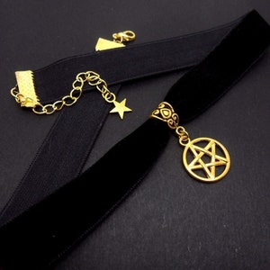 Eine Damen/Mädchen schwarz samt & gold Farbe 16mm (1&quot;) Halsband Pentagramm Pentangle Halskette.