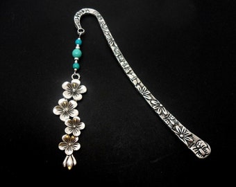 A hand made tibetan silver & turquoise bead flower themed bookmark. New.