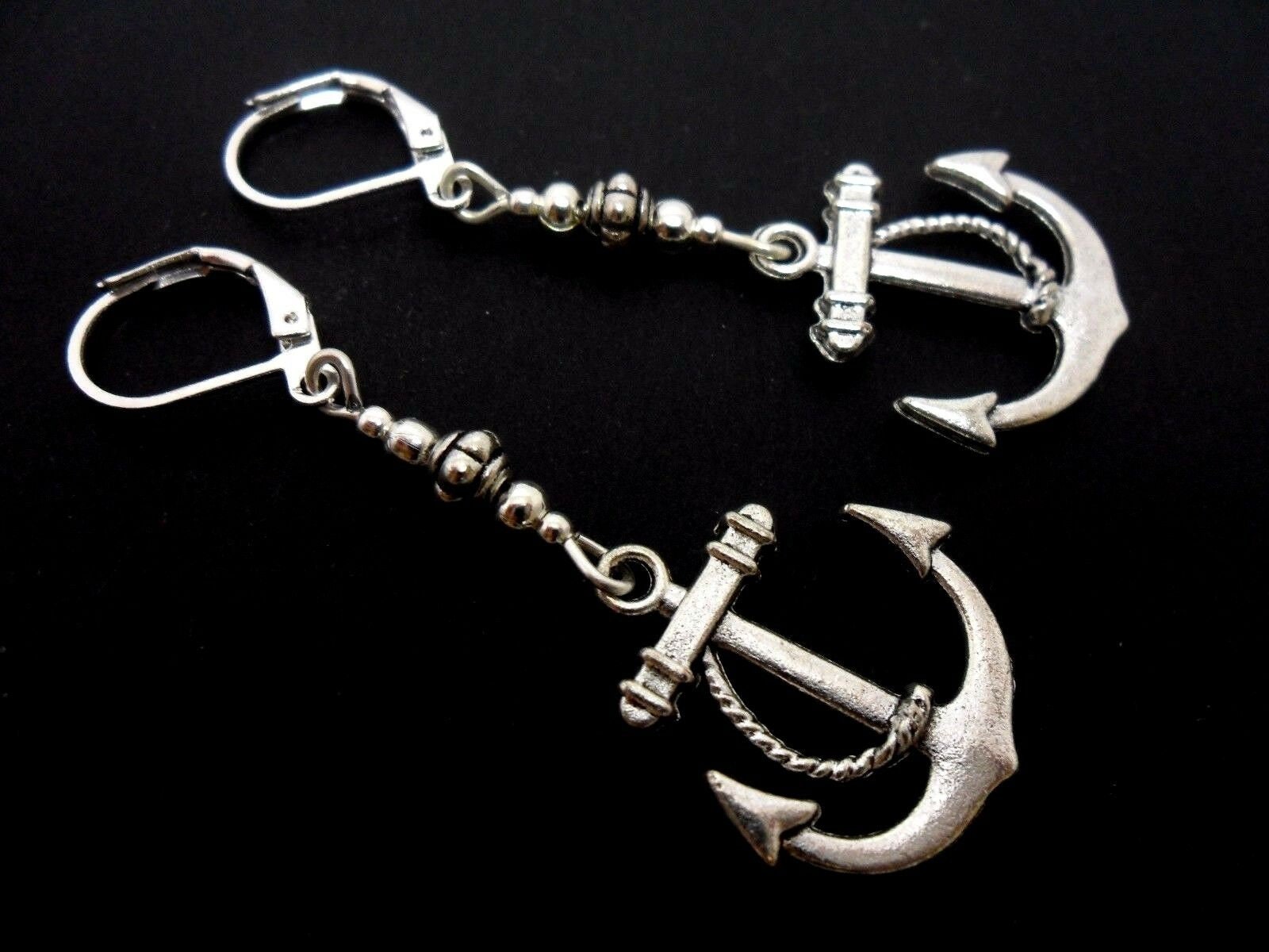 Un Paio Di Graziosi Orecchini Pendenti Con Chiusura A Monachella, Raffiguranti Un Elefante In Argento Tibetano E Perline Di Cristallo Blu. - Italia - Foto 2