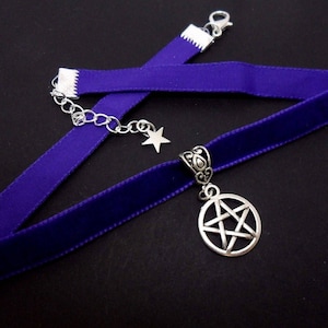 A ladies/girls purple velvet 10mm (half inch) choker pentagram pentangle  charm necklace.