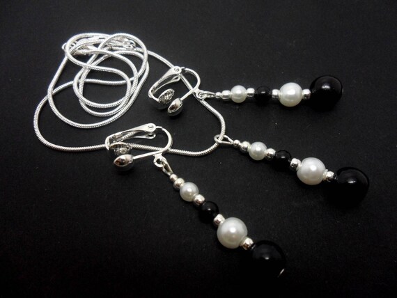 Oceans Apart White Glass Pearl Necklace | Uno Alla Volta