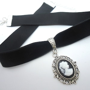 A ladies/girls black velvet 16mm one inch choker cameo charm necklace. image 1