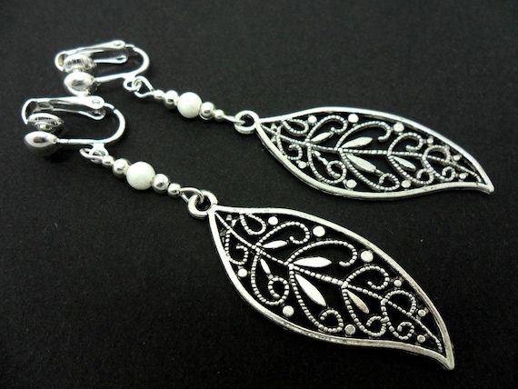 NEW A PAIR TIBETAN SILVER WHITE  JADE BEAD CELTIC KNOT CLIP ON  EARRINGS 
