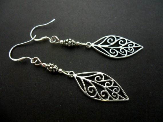 Boucles D'oreilles Tibétaines En Argent - Dormeuses Avec Corail Et Turquoise Imitation - Couleurs Rouge/bleu - Neuf Sans Emballage