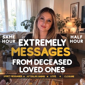 Puede incluir: Una persona sentada tras una mesa de madera con cartas de tarot, con el texto: SAME HOUR, HALF HOUR, EXTREMELY MESSAGES FROM DECEASED LOVED ONES, SPIRIT MESSAGES, AFTERLIFE SIGNS, LOVE, CLOSURE. La persona viste una prenda negra de manga larga.