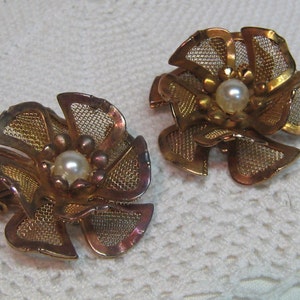 Gold Tone Mesh Faux Pearl Flower Vintage Clip On Earrings Signed BED