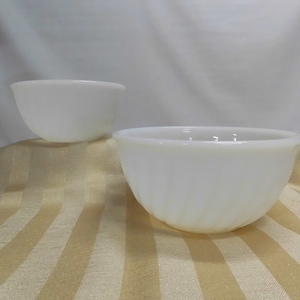 Vintage Mixing Bowls 2 Fire King Swirl 6&quot; & 7&quot; White Nesting Replacement Bowl Vintage Country Farmhouse Kitchen Fireking Milkglass