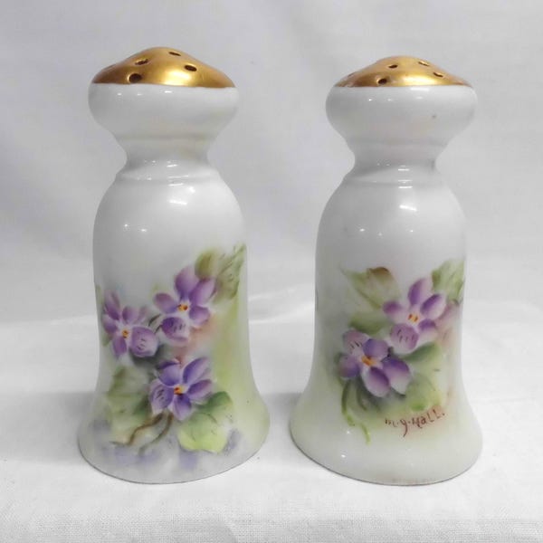 Salière et poivrière vintage peintes à la main pensées violettes 3,75" de haut O&EG Autriche artiste signé MG Hall Farmhouse Decor