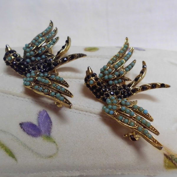 Pauline Rader Pair of Birds in Flight Scatter Pins Turquoise & Garnet Rhinestones Vintage Jewelry