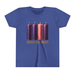 T-shirt « L'aventure vous attend » pour enfants, T-shirt catholique de l'Avent pour jeunes, Bougies de l'Avent, Cadeau de compte à rebours de Noël pour enfants image 14