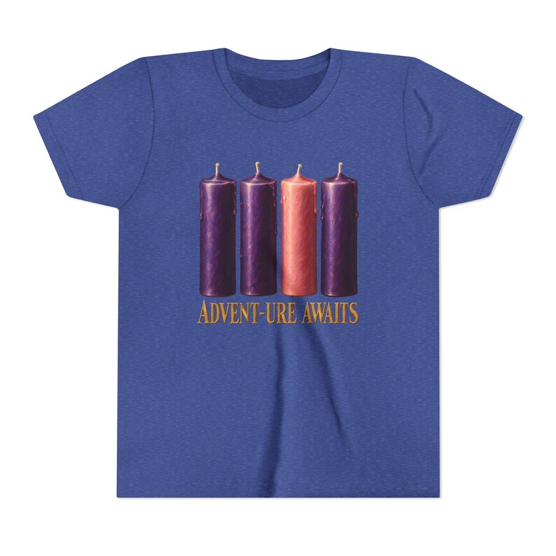 T-shirt « L'aventure vous attend » pour enfants, T-shirt catholique de l'Avent pour jeunes, Bougies de l'Avent, Cadeau de compte à rebours de Noël pour enfants image 14