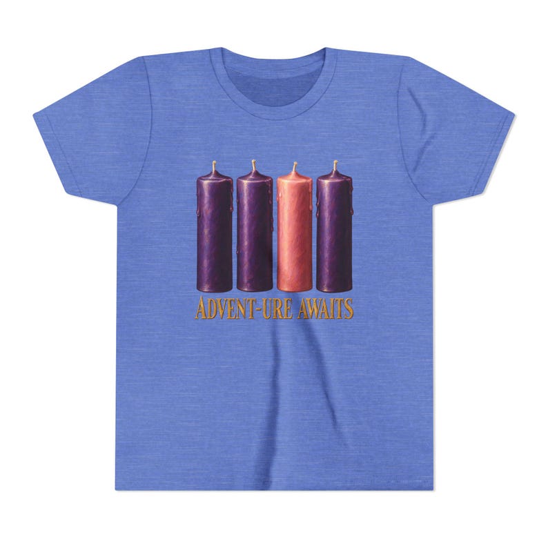 T-shirt « L'aventure vous attend » pour enfants, T-shirt catholique de l'Avent pour jeunes, Bougies de l'Avent, Cadeau de compte à rebours de Noël pour enfants image 12