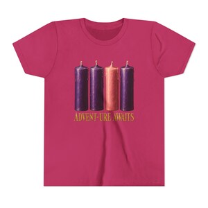 T-shirt « L'aventure vous attend » pour enfants, T-shirt catholique de l'Avent pour jeunes, Bougies de l'Avent, Cadeau de compte à rebours de Noël pour enfants image 20