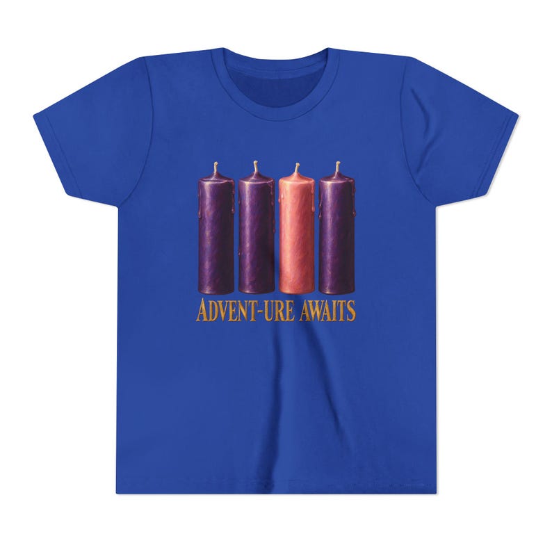 T-shirt « L'aventure vous attend » pour enfants, T-shirt catholique de l'Avent pour jeunes, Bougies de l'Avent, Cadeau de compte à rebours de Noël pour enfants image 13