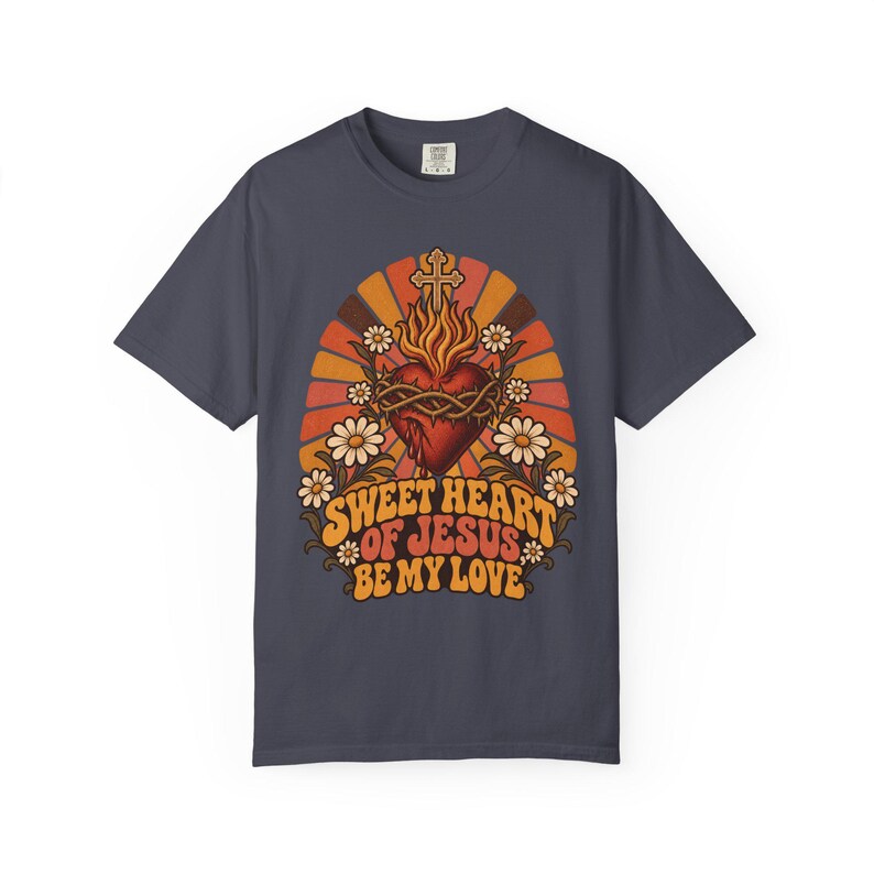 レトロな聖心Tシャツ、ビー・マイ・ラブ ヴィンテージサンバースト、カトリックの彼女へのギフト、ファーストフライデー クリスチャン レディースシャツ、コンフォートカラーズ 画像 6