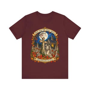 Camiseta "Pray for the Holy Souls", Camiseta católica "Requiescant in Pace" del Purgatorio, Regalo de recuerdo de noviembre, Arte de ángel de cementerio, Camiseta Bella Canvas imagen 10