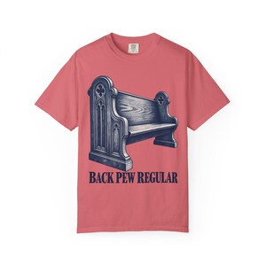 T-Shirt mit Kirchenbankmotiv in Standardfarben | Lustiges katholisches T-Shirt | Geschenk für katholische Väter | Vintage-Kirchenbankgravur Bild 8