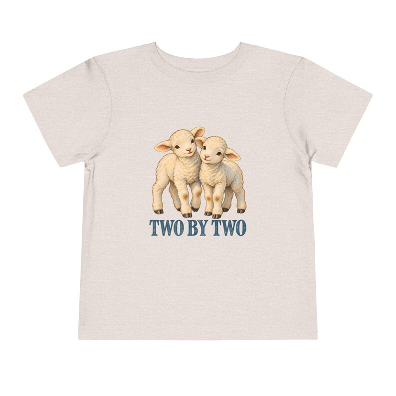 Kleinkind-T-Shirt „Zwei mal Zwei“, Shirt mit Zwillingslämmern, christliches Geschenk zur Arche Noah für Zwillinge oder Geschwister, Vintage-Lamm-Motiv Bild 4