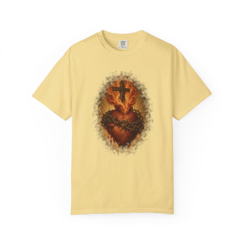 Leuchtendes T-Shirt mit Herz-Jesu-Motiv, Holzkreuz und goldenen Strahlen, Vintage-Geschenk für Väter, Dornenkrone, Erster Freitag im Monat, Wohlfühlfarben Bild 3