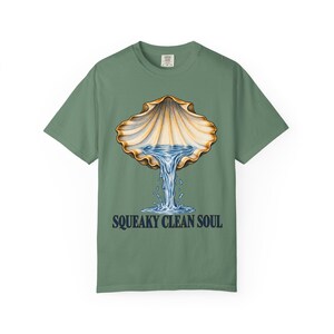 Maglietta Squeaky Clean Soul Comfort Colors / Maglietta divertente per il battesimo cattolico / Regalo per il battesimo / Conchiglia di capasanta che versa acqua immagine 4