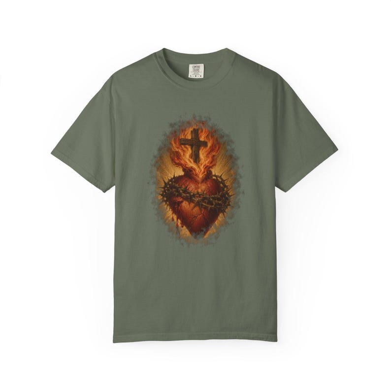 Leuchtendes T-Shirt mit Herz-Jesu-Motiv, Holzkreuz und goldenen Strahlen, Vintage-Geschenk für Väter, Dornenkrone, Erster Freitag im Monat, Wohlfühlfarben Bild 6