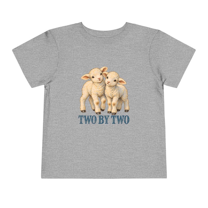 Kleinkind-T-Shirt „Zwei mal Zwei“, Shirt mit Zwillingslämmern, christliches Geschenk zur Arche Noah für Zwillinge oder Geschwister, Vintage-Lamm-Motiv Bild 8