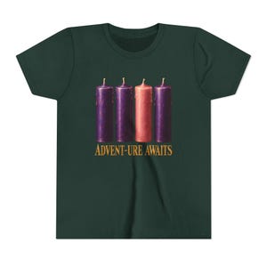 T-shirt « L'aventure vous attend » pour enfants, T-shirt catholique de l'Avent pour jeunes, Bougies de l'Avent, Cadeau de compte à rebours de Noël pour enfants image 10