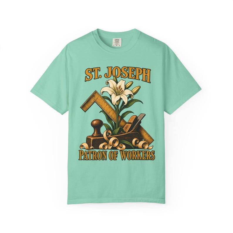 T-shirt met afbeelding van Sint Jozef, beschermheilige van de arbeiders | T-shirt in comfortabele kleuren | Katholiek T-shirt | Cadeau voor papa | Timmermansgereedschap en lelie afbeelding 5