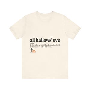 Halloween-Definition-Shirt, katholisches Halloween-T-Shirt, minimalistische Typografie (Unisex) Bild 4