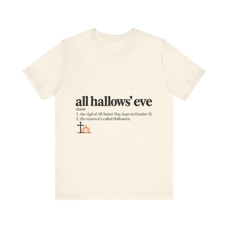 Halloween-Definition-Shirt, katholisches Halloween-T-Shirt, minimalistische Typografie (Unisex) Bild 4