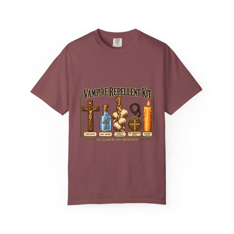Divertida camiseta católica de Halloween, kit repelente de vampiros, medalla de San Benito con crucifijo y ajo. imagen 2