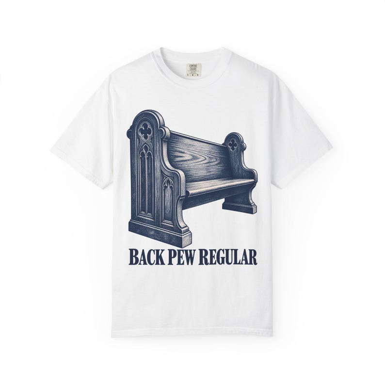 T-Shirt mit Kirchenbankmotiv in Standardfarben | Lustiges katholisches T-Shirt | Geschenk für katholische Väter | Vintage-Kirchenbankgravur Bild 1