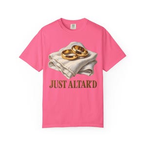 Maglietta "Just Altar'd Comfort Colors" / Maglietta divertente per matrimonio cattolico / Regalo per novelli sposi / Fedi nuziali dorate su lino immagine 5