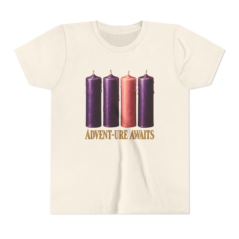 T-shirt « L'aventure vous attend » pour enfants, T-shirt catholique de l'Avent pour jeunes, Bougies de l'Avent, Cadeau de compte à rebours de Noël pour enfants image 6