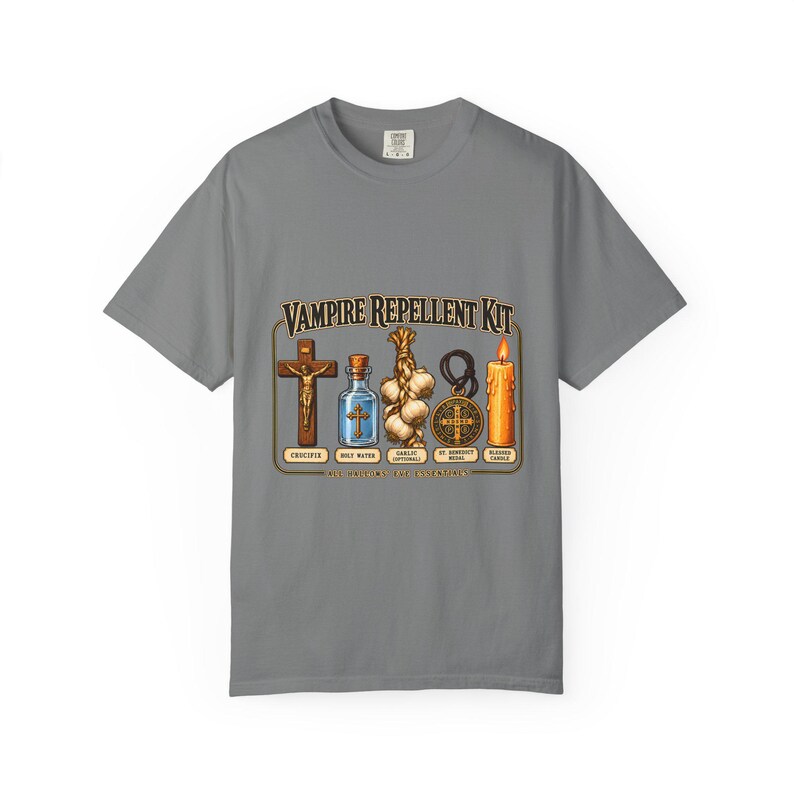 Divertida camiseta católica de Halloween, kit repelente de vampiros, medalla de San Benito con crucifijo y ajo. imagen 4