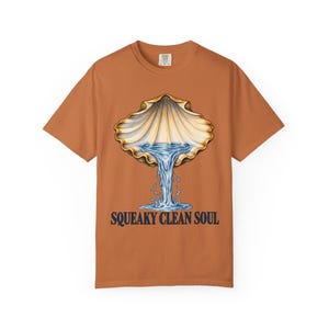 Maglietta Squeaky Clean Soul Comfort Colors / Maglietta divertente per il battesimo cattolico / Regalo per il battesimo / Conchiglia di capasanta che versa acqua immagine 2