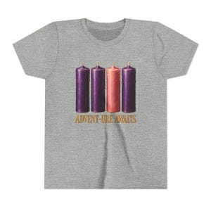 T-shirt « L'aventure vous attend » pour enfants, T-shirt catholique de l'Avent pour jeunes, Bougies de l'Avent, Cadeau de compte à rebours de Noël pour enfants image 11