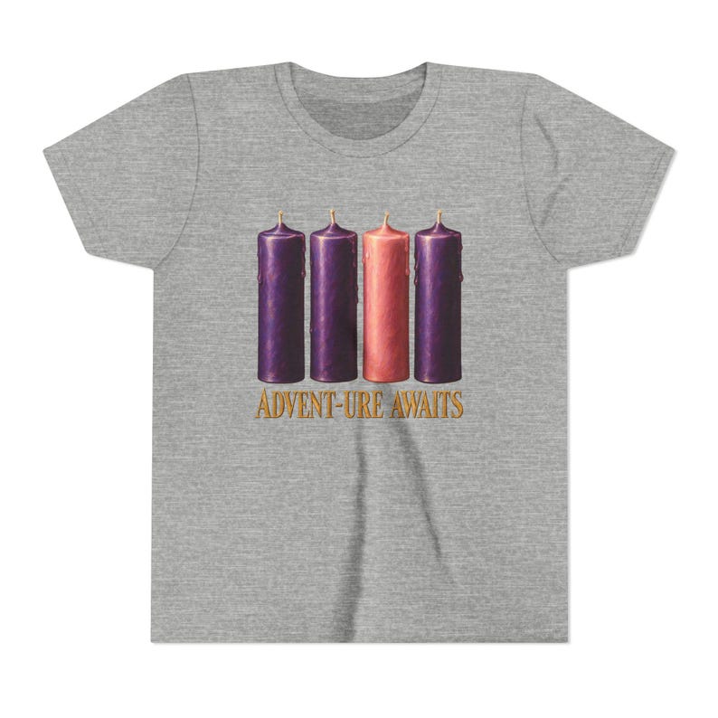 T-shirt « L'aventure vous attend » pour enfants, T-shirt catholique de l'Avent pour jeunes, Bougies de l'Avent, Cadeau de compte à rebours de Noël pour enfants image 11