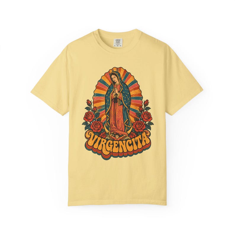 Maglietta retrò Virgencita, Vergine di Guadalupe Arcobaleno, La Guadalupana Stile Anni '70, Regalo Boho Latina Cattolico per la Mamma, Colori Comfort immagine 5