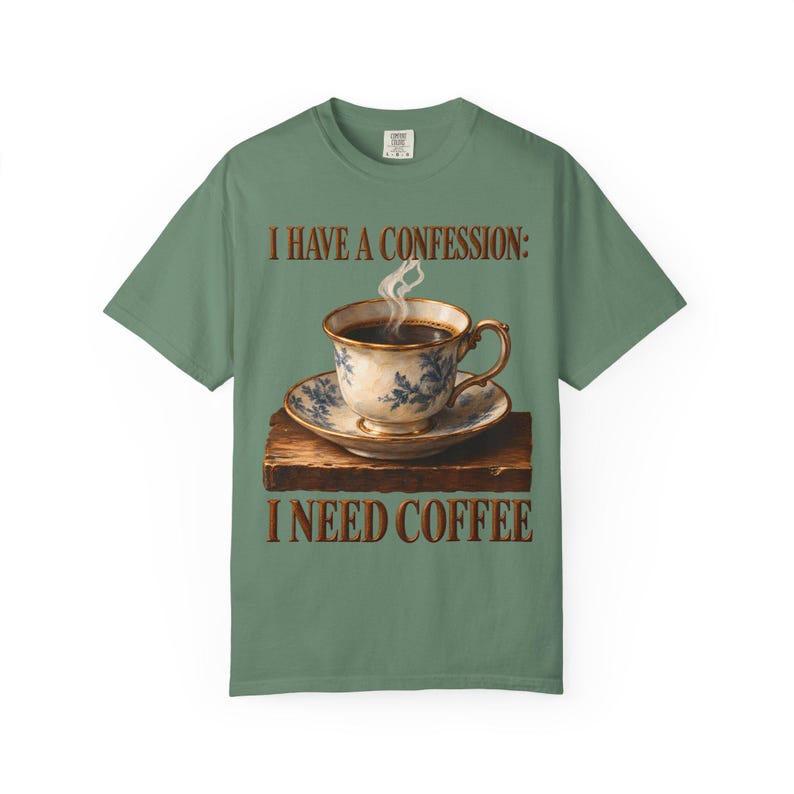 Ik heb een bekentenis: ik heb koffie nodig | Comfortkleuren T-shirt | Grappig katholiek koffie T-shirt | Cadeau voor mama | Vintage theekopje afbeelding 6