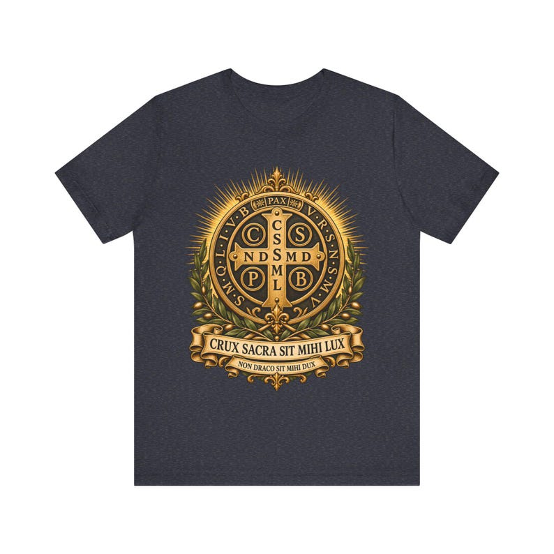 T-shirt met Sint-Benedictusmedaille, Crux Sacra Sit Mihi Lux T-shirt, Vade Retro Satana Exorcisme-embleem, Katholiek Beschermingsgeschenk, Kleding met Gouden Kruis afbeelding 5